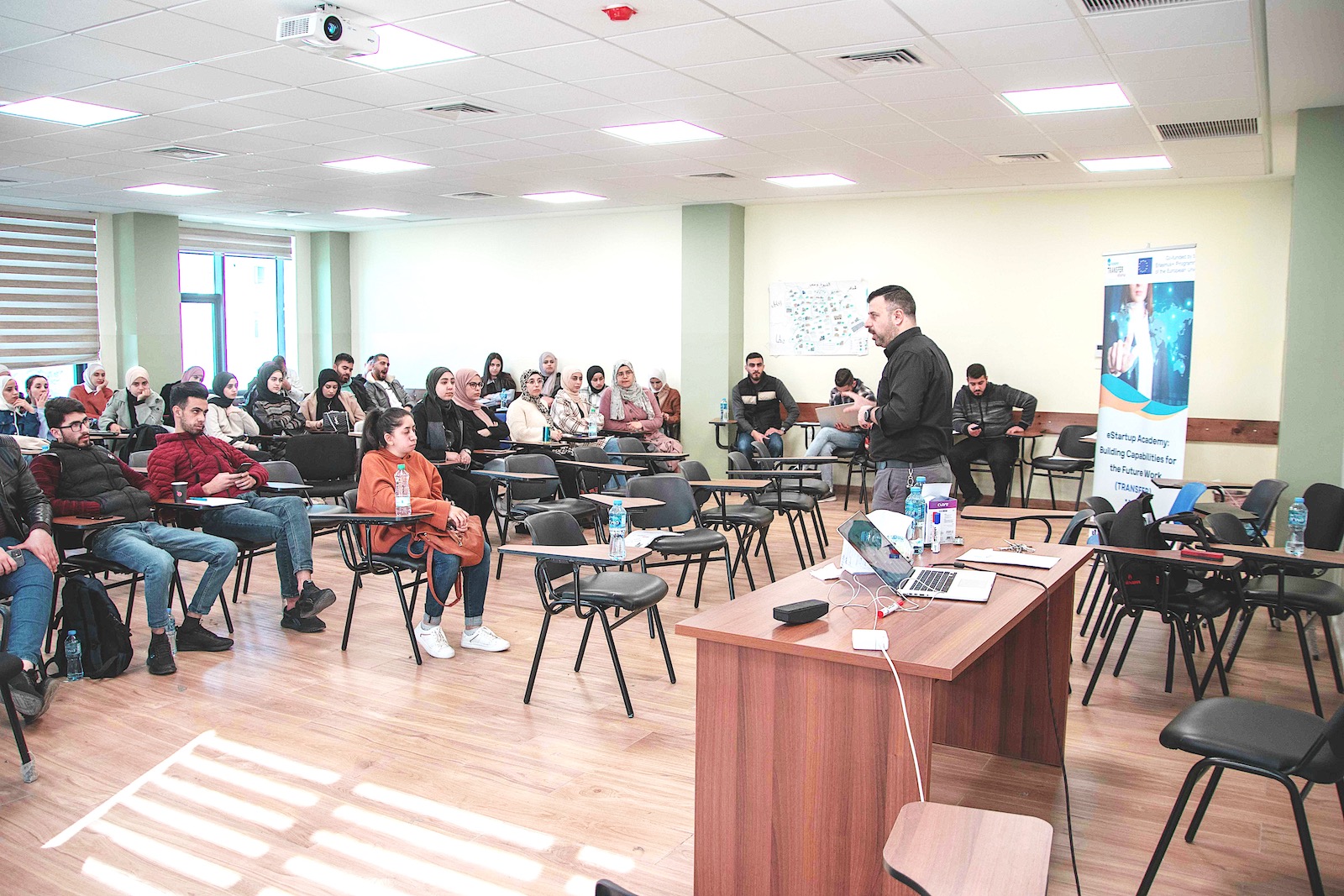 Al-Quds University Conducts Design Thinking Training Workshop for Students